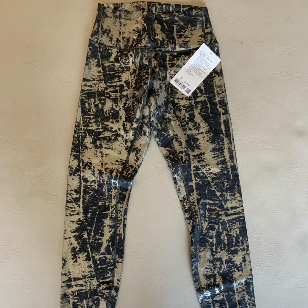 Size 6 NWT lululemon Wunder Under